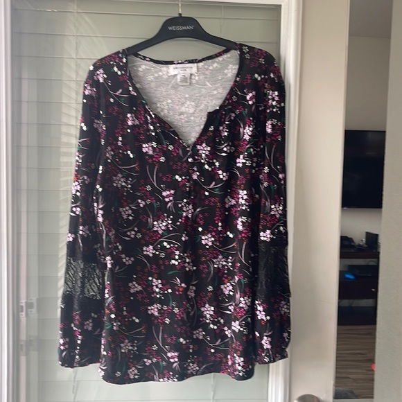 Women’s blouse - Picture 1 of 2